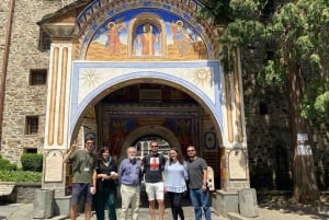 Da Sofia: Monastero di Rila e tour giornaliero opzionale alla Chiesa di Boyana