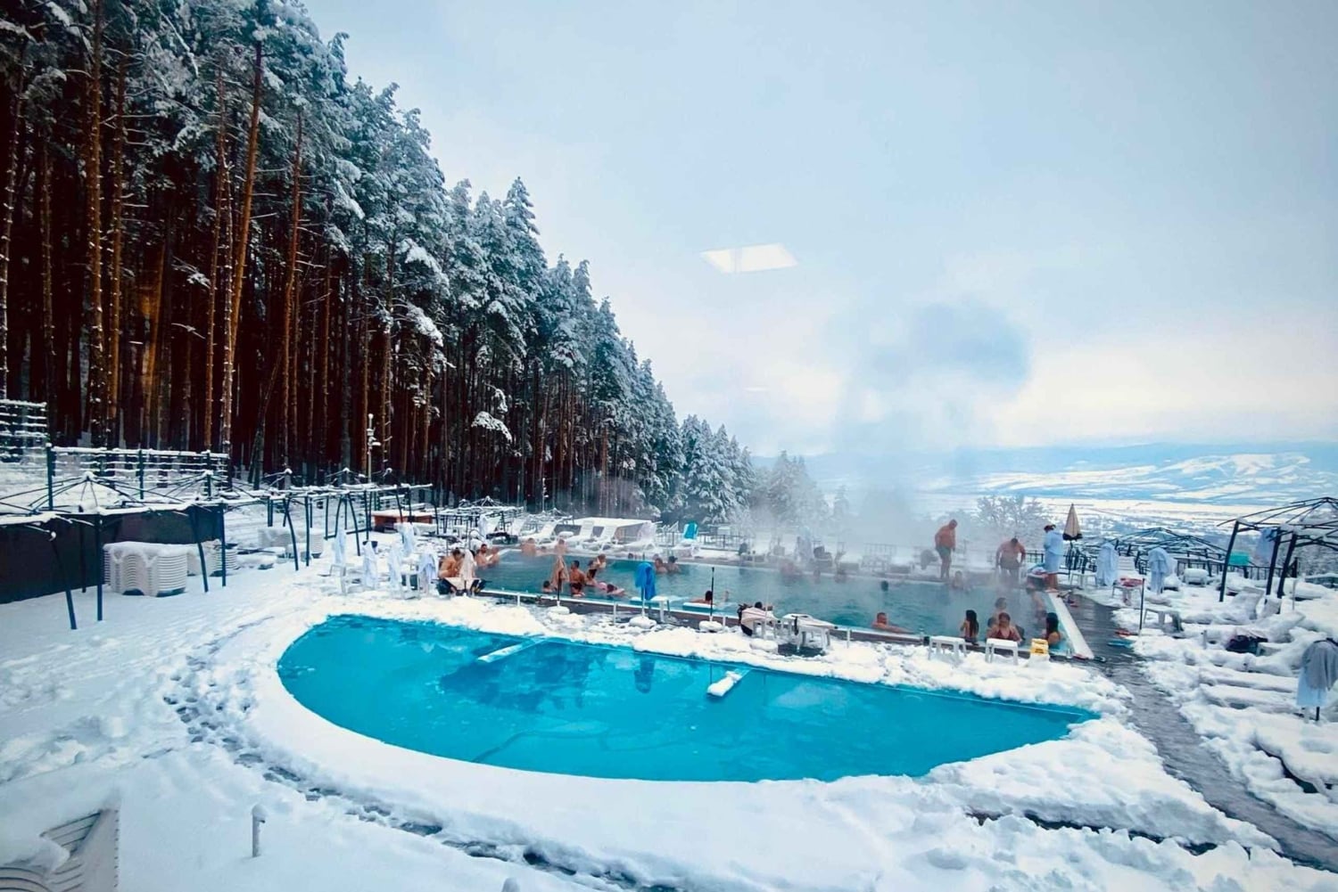 Från Sofia: Vinterdagsutflykt till Rila-berget för skidåkning och spa