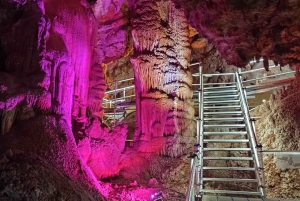 Desde Sofía: Excursión de 12 horas a la Fortaleza de Belogradchik y la Cueva de Venetsa