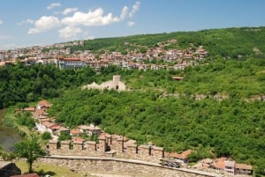 Kokopäiväretki Veliko Tarnovoon ja Arbanassiin
