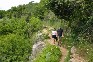 Día completo de cascadas y cuevas alrededor de Veliko Tarnovo