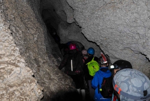 Día completo de cascadas y cuevas alrededor de Veliko Tarnovo