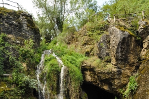 Día completo de cascadas y cuevas alrededor de Veliko Tarnovo