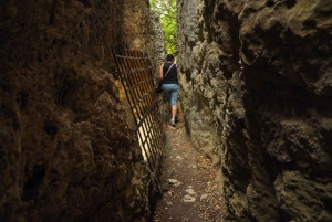 Día completo de cascadas y cuevas alrededor de Veliko Tarnovo