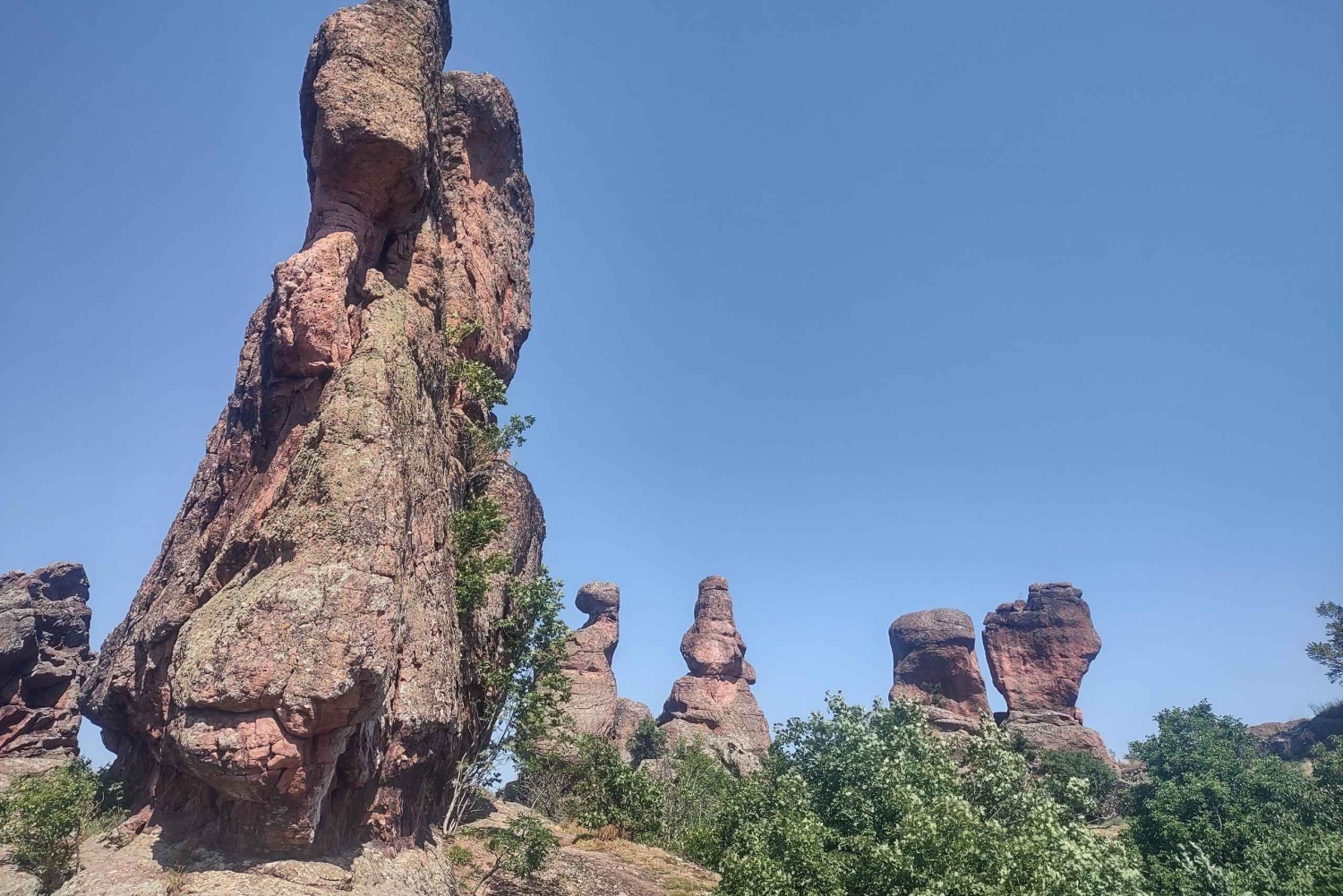 ベログラチクの岩をめぐるジープサファリ