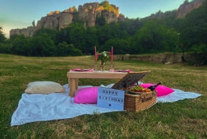 Picknick mit Aussicht: Belogradchiks atemberaubende Romantik