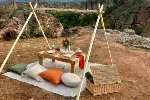 Picknick mit Aussicht: Belogradchiks atemberaubende Romantik