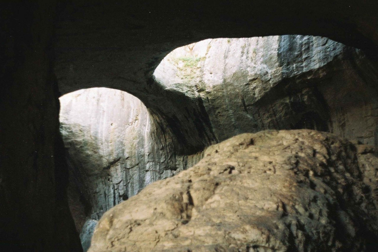 Excursão Prohodna, Caverna Saeva Dupka e Glozhene saindo de Sofia