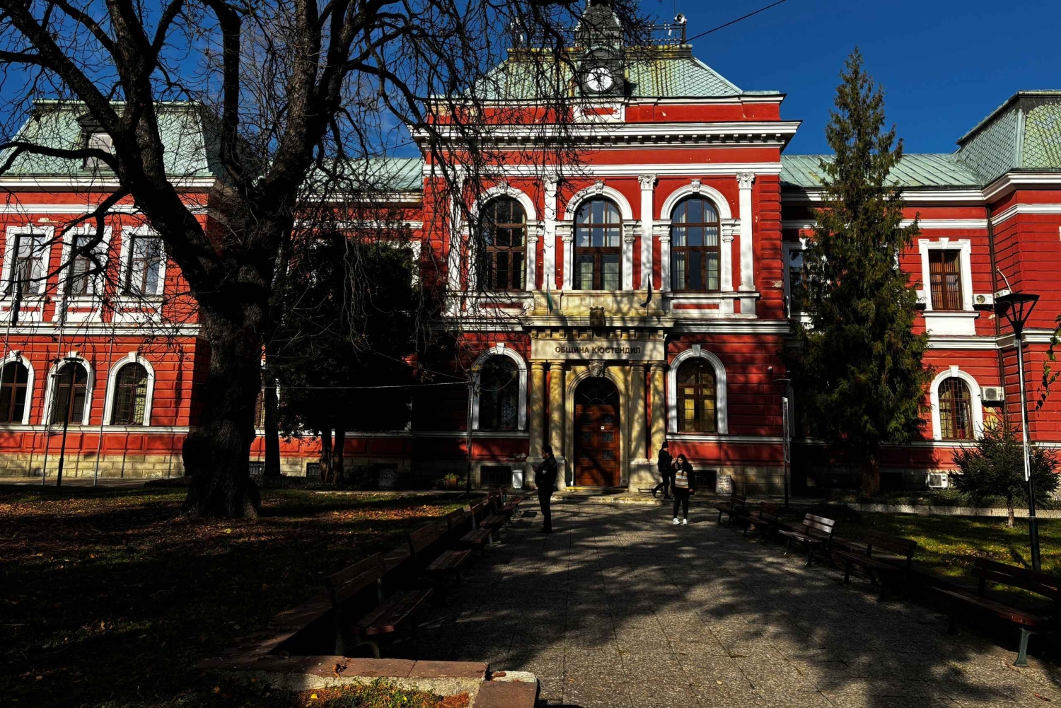 少人数グループ：ソフィアからキュステンディル要塞とセコイア公園へ