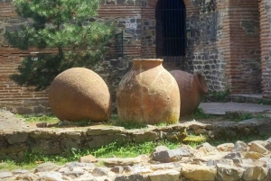 少人数グループ：ソフィアからキュステンディル要塞とセコイア公園へ