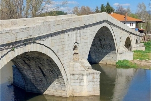 少人数グループ：ソフィアからキュステンディル要塞とセコイア公園へ