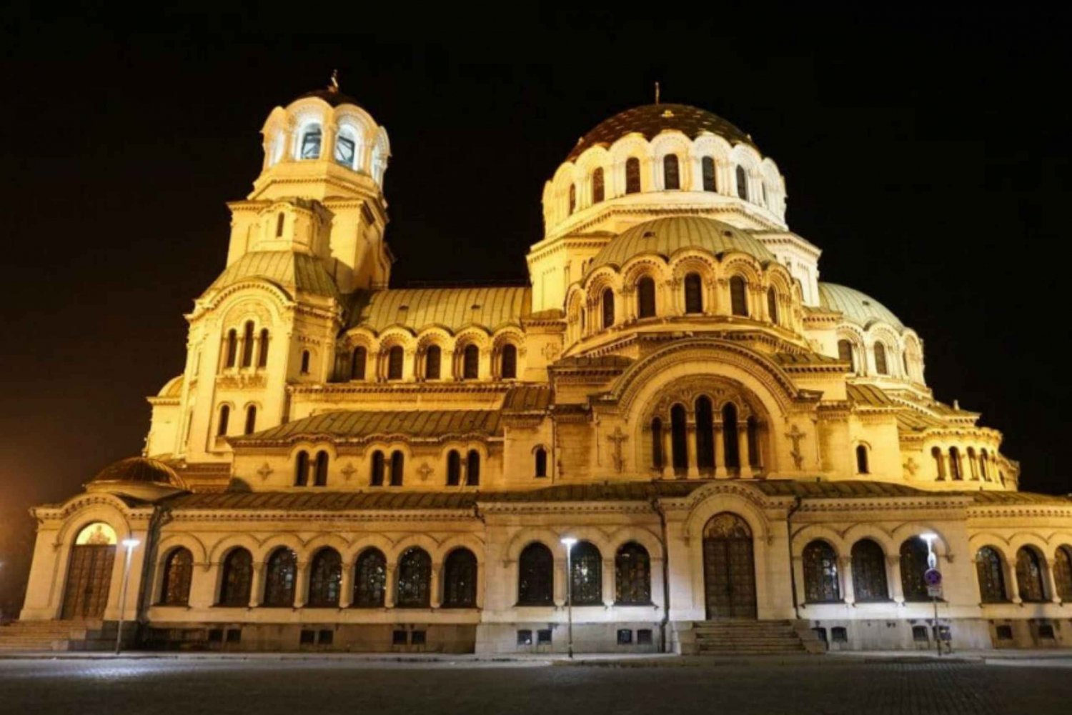 Sofia: Nocna wycieczka z przewodnikiem i występ folklorystyczny z kolacją