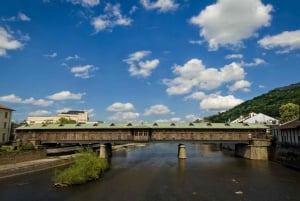 Sofia : Visite de Lovech, de la grotte de Devetaki et des chutes d'eau de Krushuna