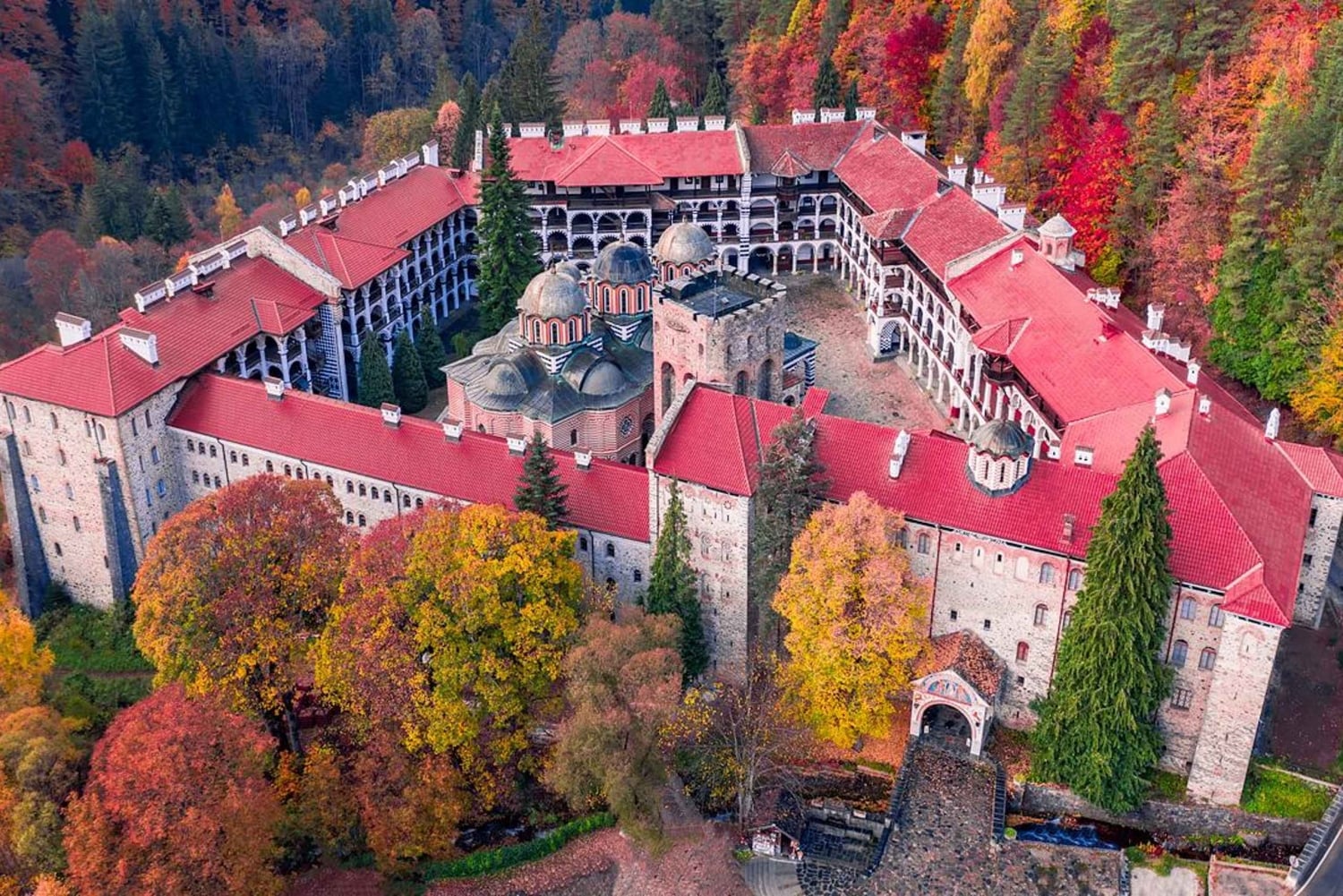 ソフィア：リラ修道院、ボヤナ教会、僧侶の部屋をご覧ください