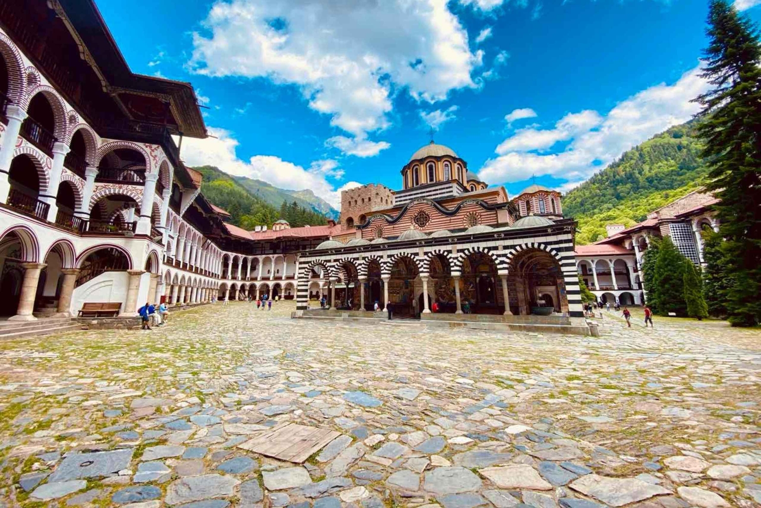 ソフィア：リラ修道院、ボヤナ教会、僧侶の部屋をご覧ください