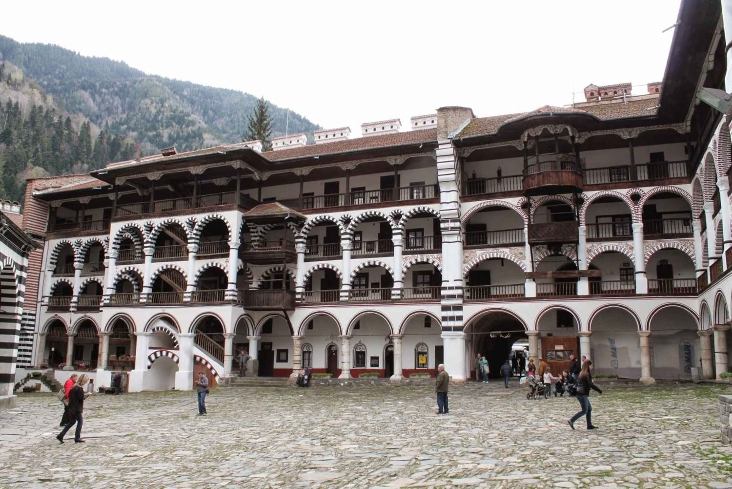 ソフィア：リラ修道院、ボヤナ教会、僧侶の部屋をご覧ください