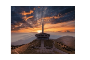 バラの谷とブズルジャ遺跡 エコ・プライベートツアー