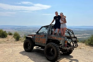 Guida una jeep fuoristrada Daihatsu o una Smart for Two