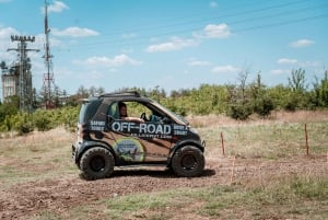 Guida una jeep fuoristrada Daihatsu o una Smart for Two