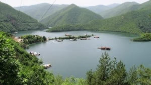 Floating houses in Vatcha Dam