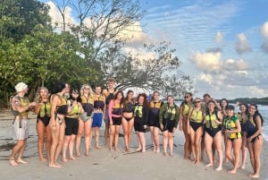 Byron Bay: Kayak and Hike Eco-Tour with Waterfall Swim