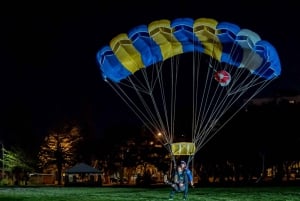 Von Brisbane aus: Byron Bay Tandemfallschirmsprung mit Transfer