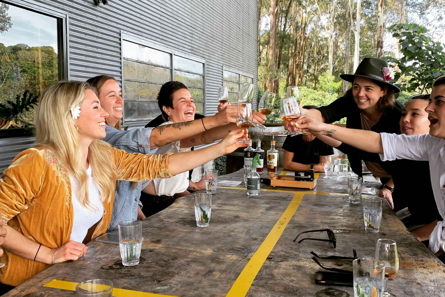 Byron Bay: Full-Day Brewery and Distillery Tour with Lunch