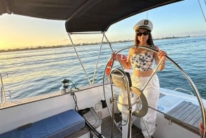 Gold Coast Private Sunset Sailing Charter w/ dinner & drinks