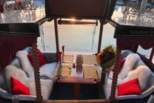 Private Luxury Gondola cruise with cheese and wine