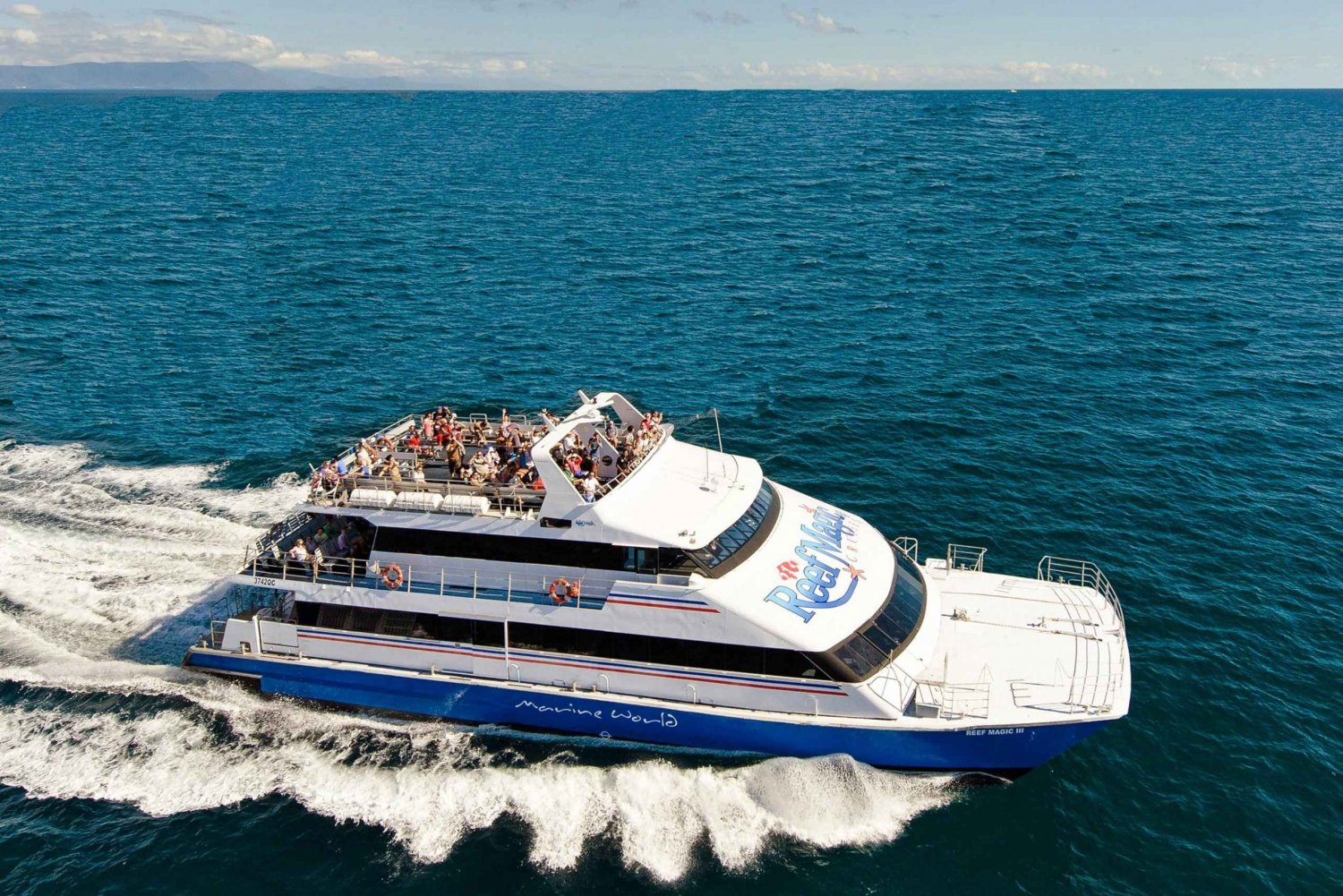 Cairns: Great Barrier Reef Cruise with Water Activities