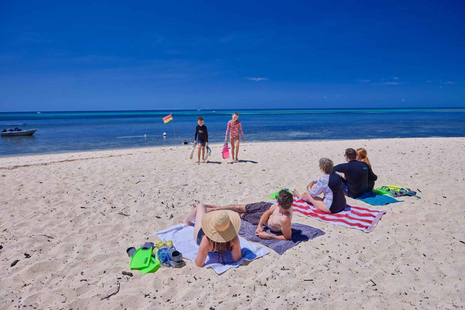Cairns: Green Island Full-Day Tour with Diving