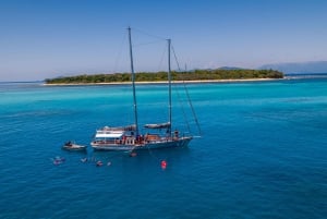 Cairns: Green Island & Reef Full-Day Sailing Cruise