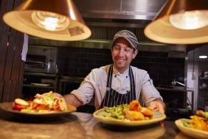 Cairns: Hot Air Balloon Flight & 3-Course Lunch