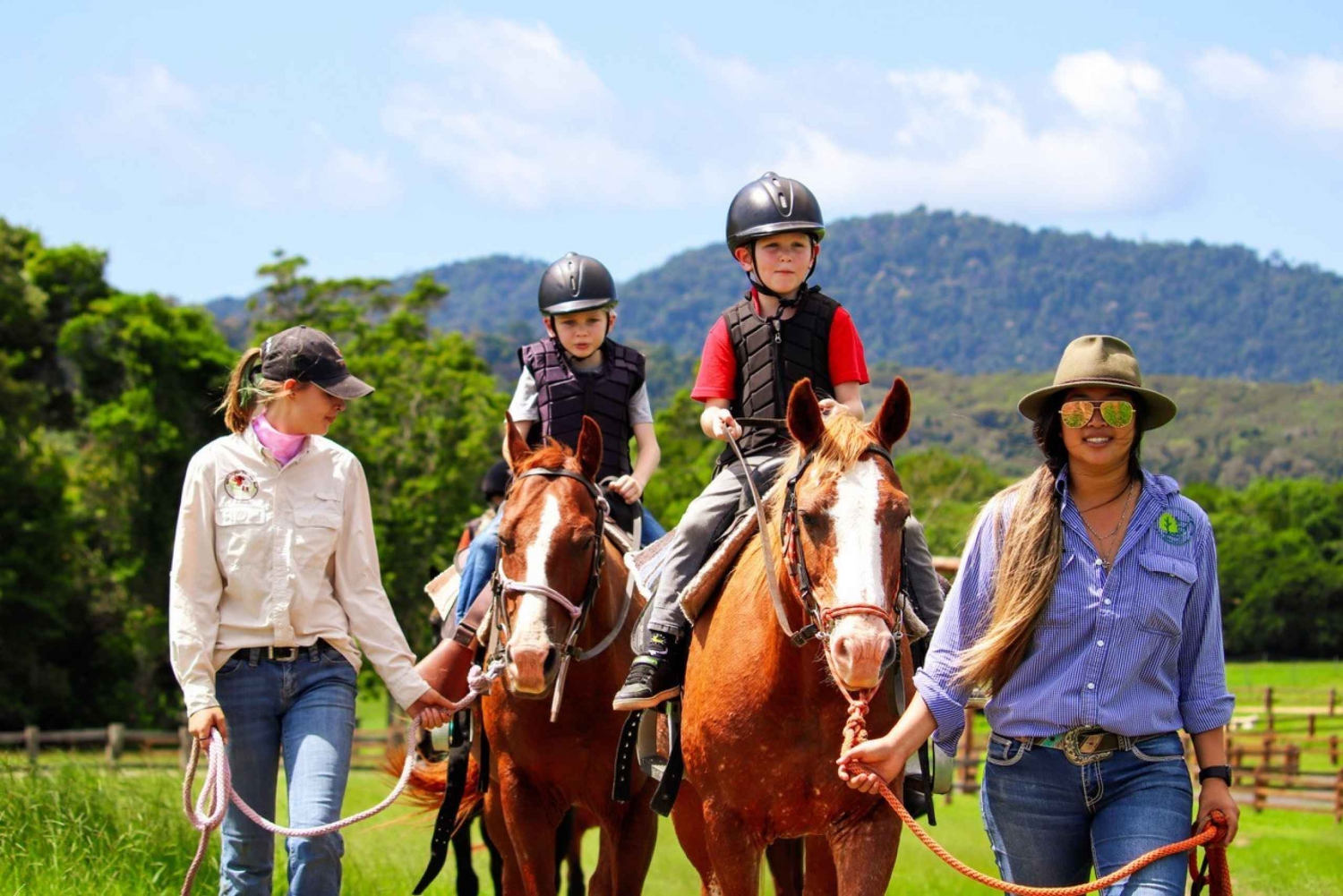 Cairns: Kuranda Village Horse Ride and Petting Zoo Visit