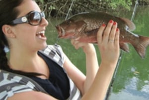 Cairns: battello per la pesca mattutina nell'estuario