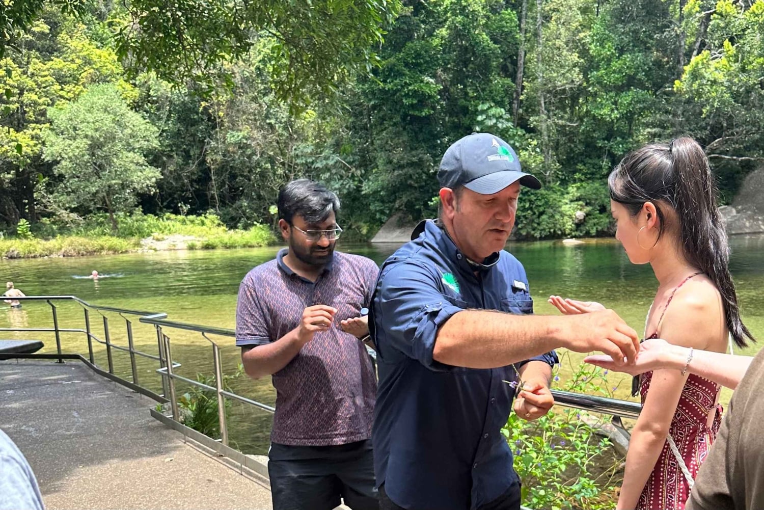 Cairns: Paronella Parkin sademetsä kokopäiväretki päivällisellä.