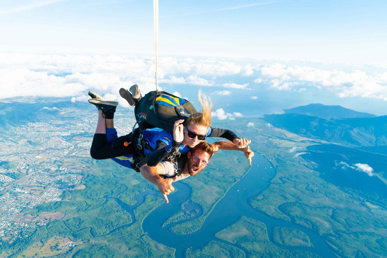 Cairns: Tandem Skydive from 15,000 Feet