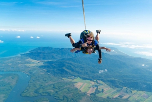 Cairns: Tandemfallskjermhopp fra 15 000 fots høyde