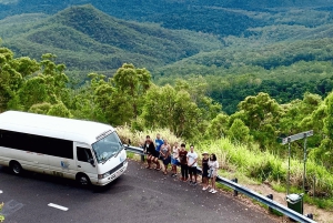 Von Cairns aus: Atherton Tablelands und Paronella Park Tagestour