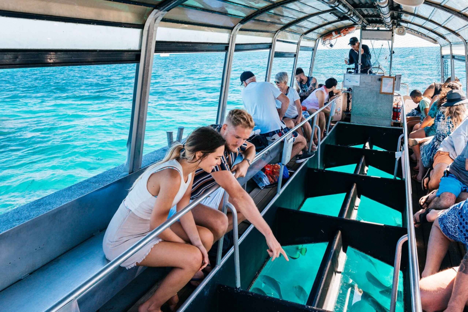 De Cairns: Mergulho com snorkel na Ilha Verde e barco com fundo de vidro