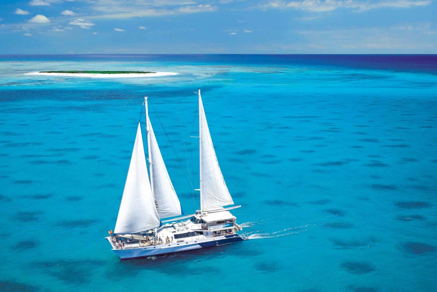 Michaelmas-Cay-Snorkel-and-Cruise