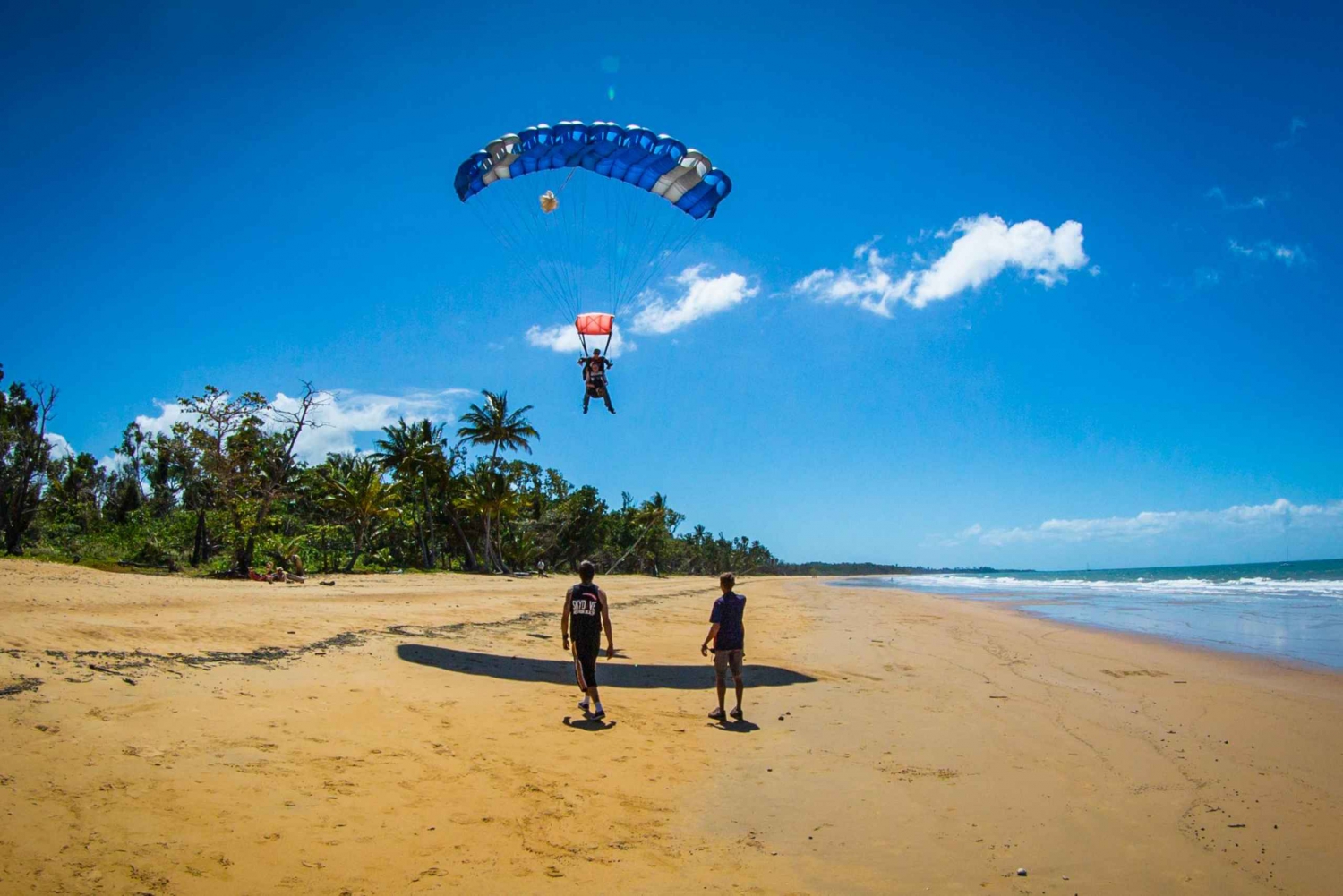 Skydiving-at-Mission-Beach