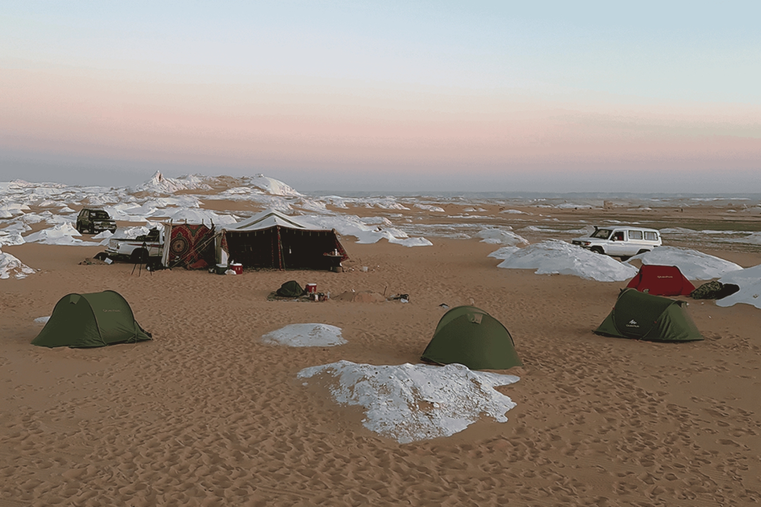 Circuit et activités de 2 jours dans les déserts noirs et blancs