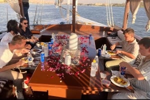 Ancient Wonders: Pyramids of Giza& Lunch in Felucca in Nile