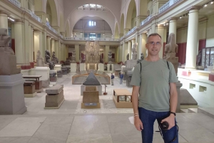 カイロ 2 日間 ギザ サッカラ メンフィス、2 つの博物館と教会を巡る