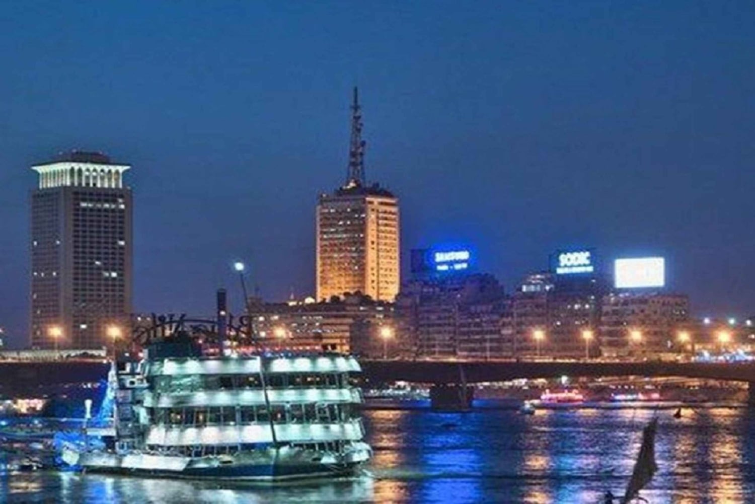 Kair: Rejs z kolacją w formie bufetu i pokazem folklorystycznym