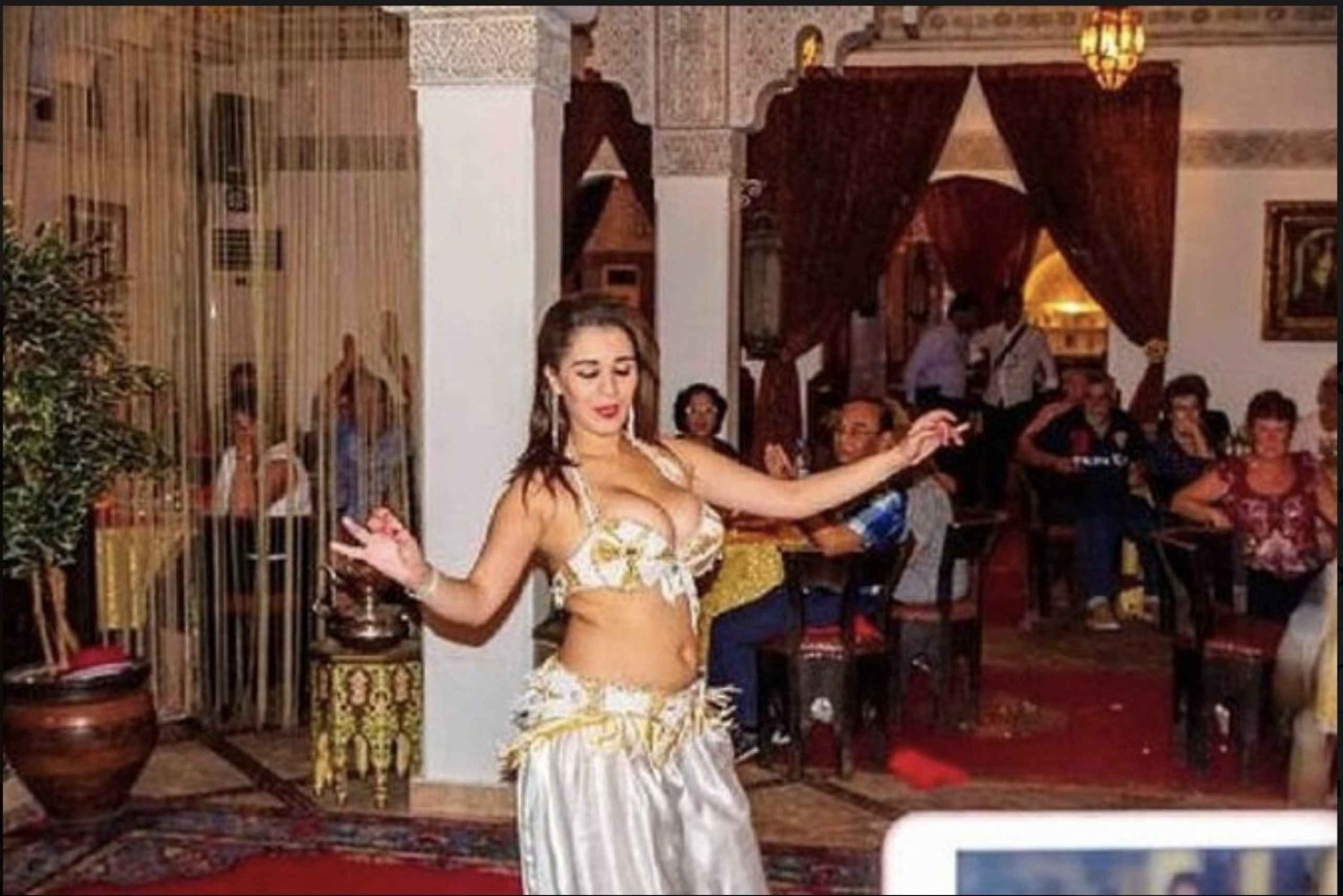 Cairo: Nile River Dinner Cruise with Belly Dance and Tanoura