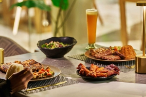 القاهرة عشاء مع إطلالة على المتحف المصري الكبير والأهرامات