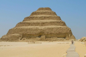 Cairo: Djoser, den bøjede pyramide og Memphis dagstur