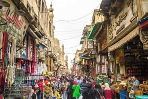 Kair: Ulica El-Moez, wieża Cairo Tower i kawiarnia El-Fishawy